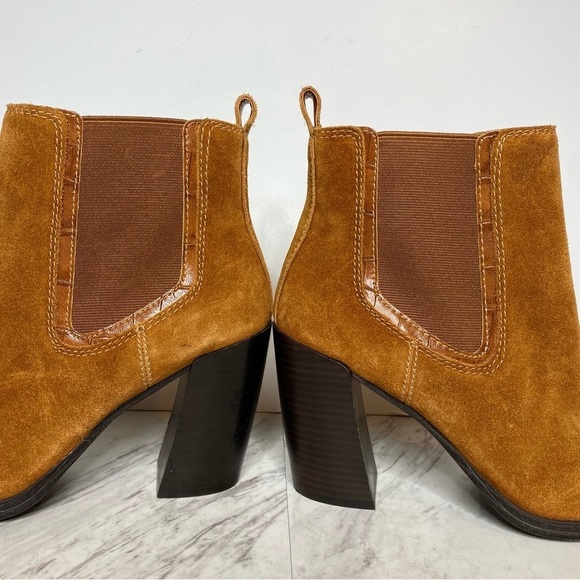 New! Vince Camuto Ratony Brown Suede Heeled Bootie 10M - Picture 8 of 14